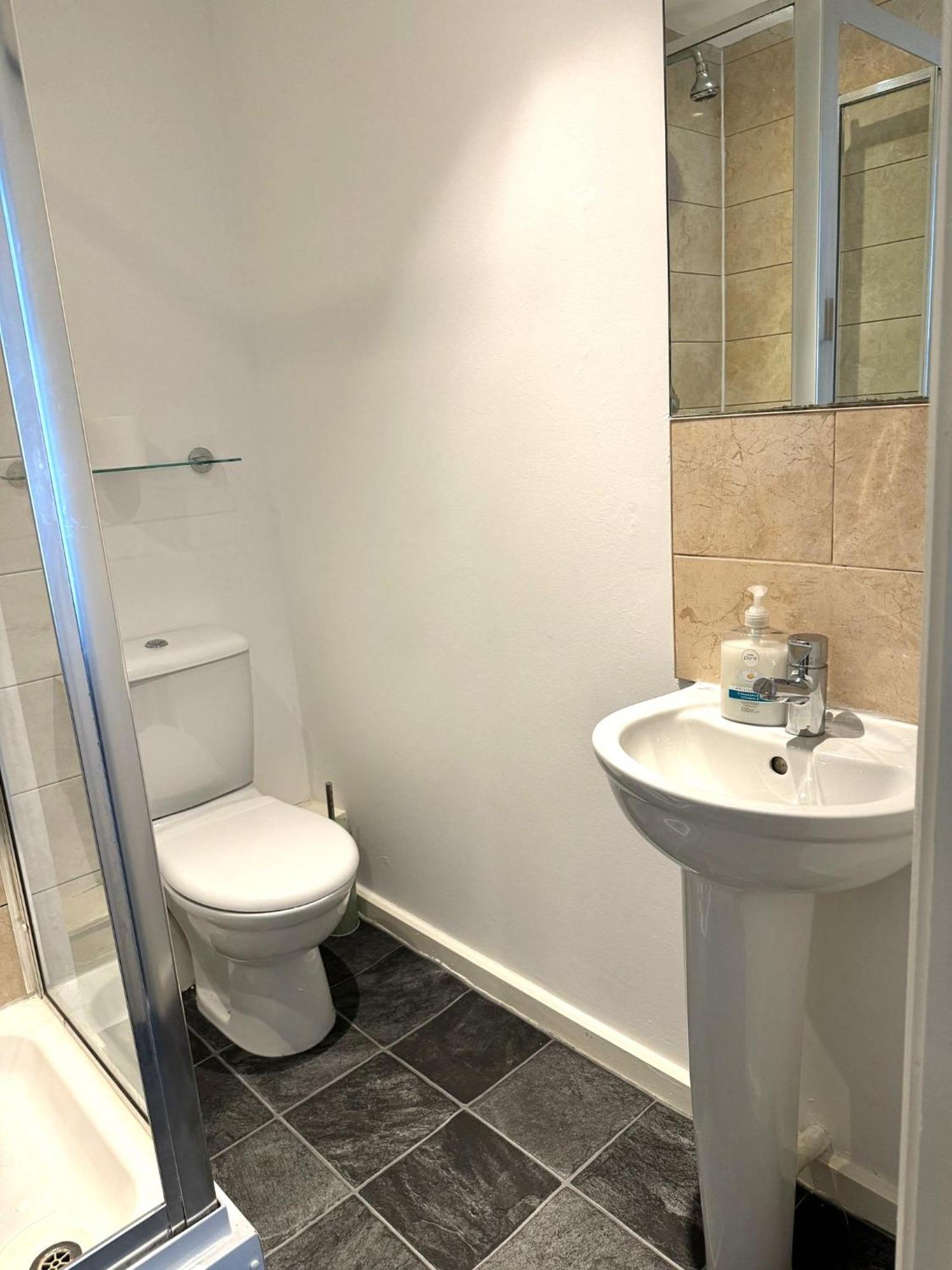 2 Bed Ensuite With Balcony And Free Onsite Secure Parking Manchester Exterior foto